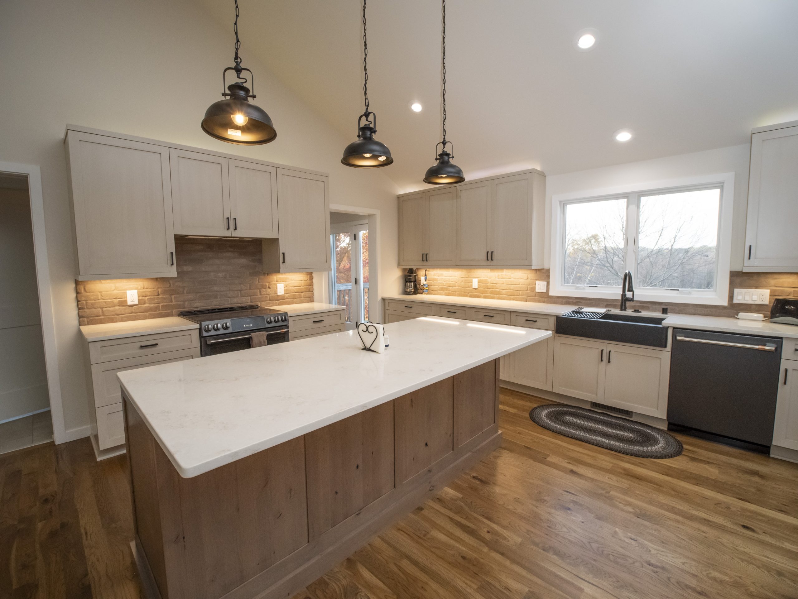 How to Pick the Perfect Material for Your Kitchen Cabinets